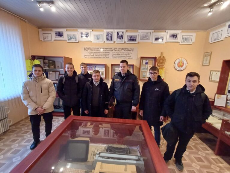 Учащиеся 10-11 классов приняли участие в Дне открытых дверей в отделе внутренних дел Ошмянского райисполкома