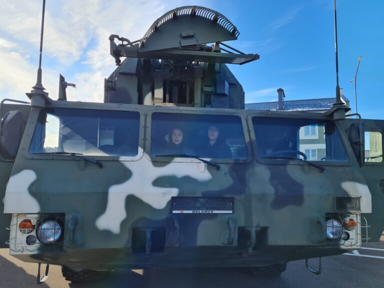 Экскурсия в военную часть «Ворняны»