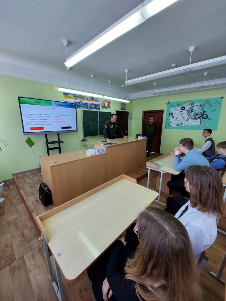 Профориентация учащихся с офицерами Ошмянского районного военного комиссариата и военной части «Ворняны»