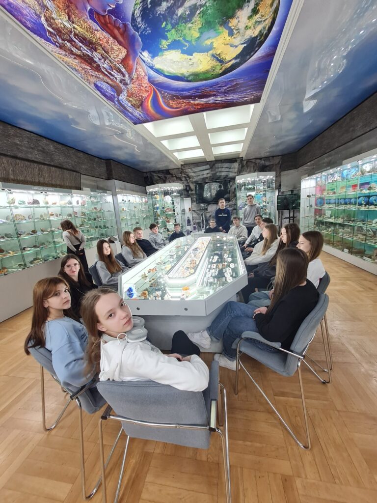 Экскурсия Учащиеся 9-х классов и Литературный музей Максима Богдановича в Минске и музей землеведения БГУ