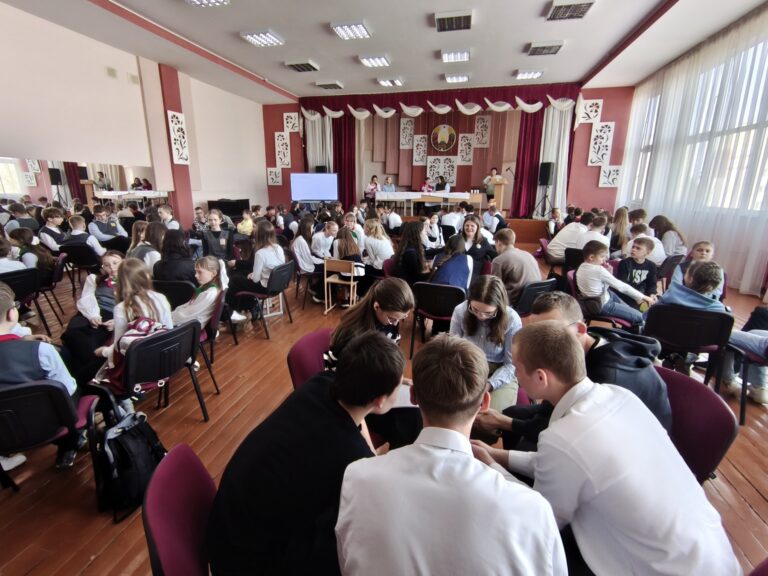 Интеллектуальная битва в Ошмянах: чемпионат на призы клуба «Виктория» СШ №2 собрал юных эрудитов